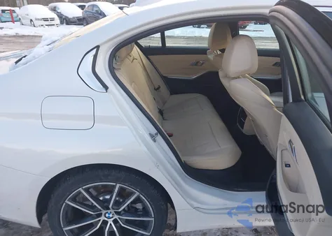 2021 BMW 330I xDrive z USA, uszkodzony, nr VIN 3MW5R7J02M8C01491